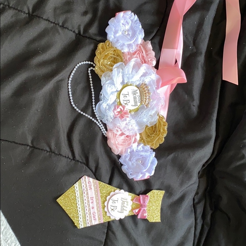 Mommy & daddy to be pins